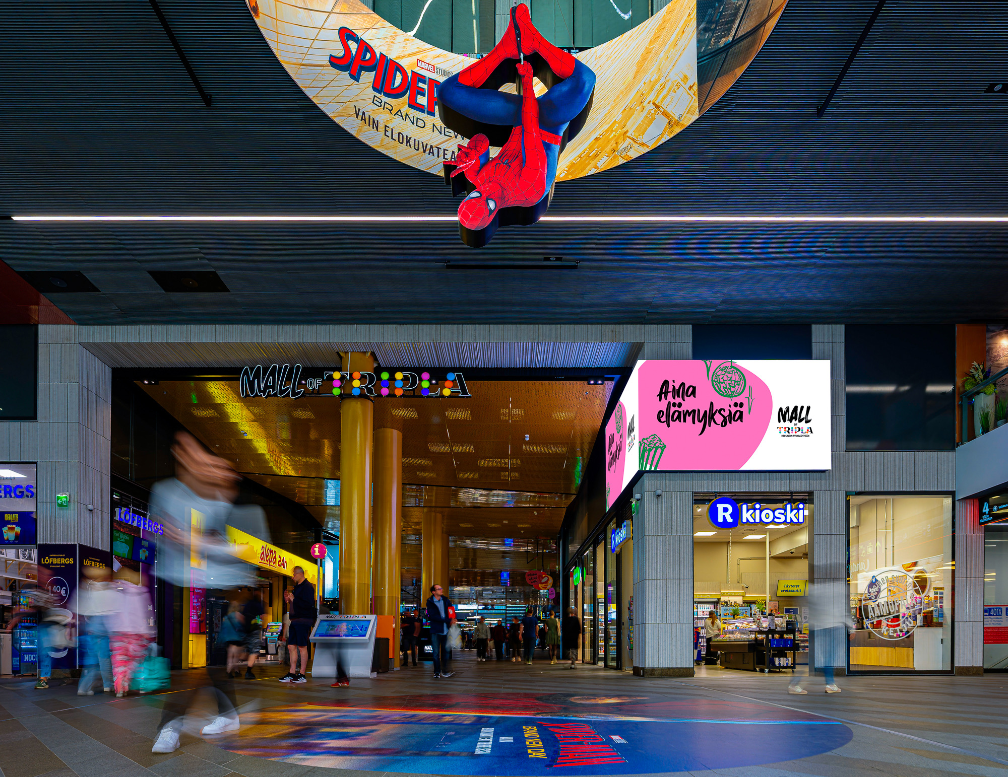 Mall of Triplan sisäänkäynti ja Spider-Man-hahmo